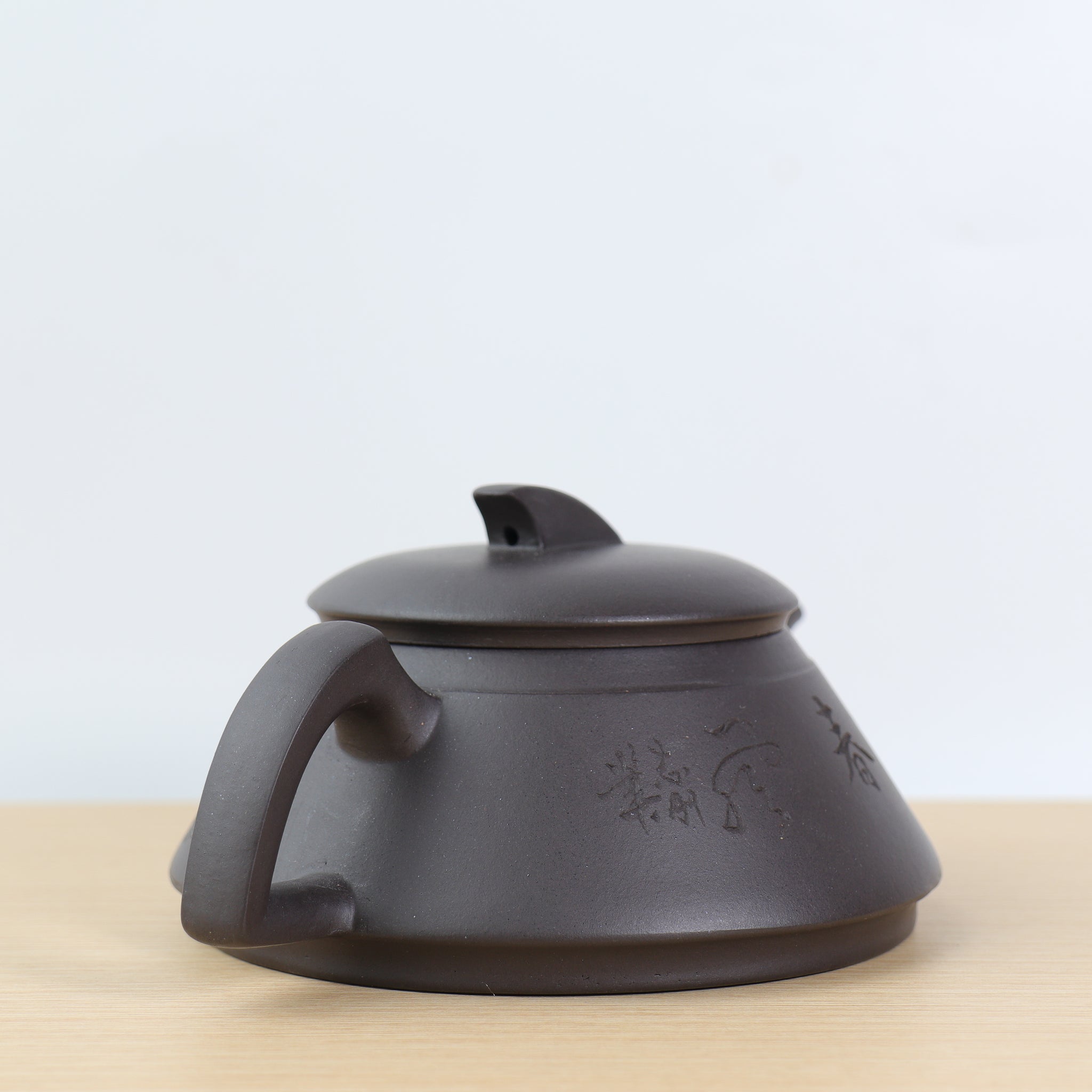 [Smooth sailing] Stone yellow carved purple sand teapot