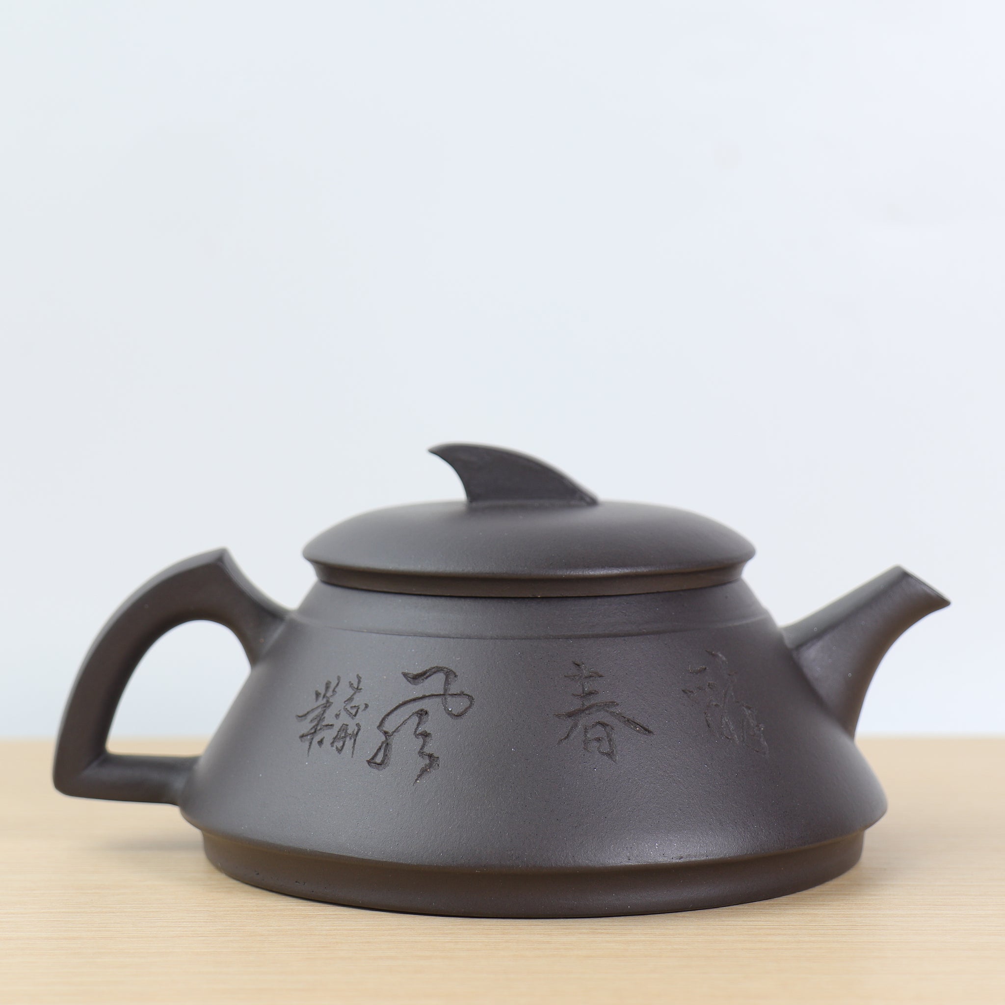 [Smooth sailing] Stone yellow carved purple sand teapot