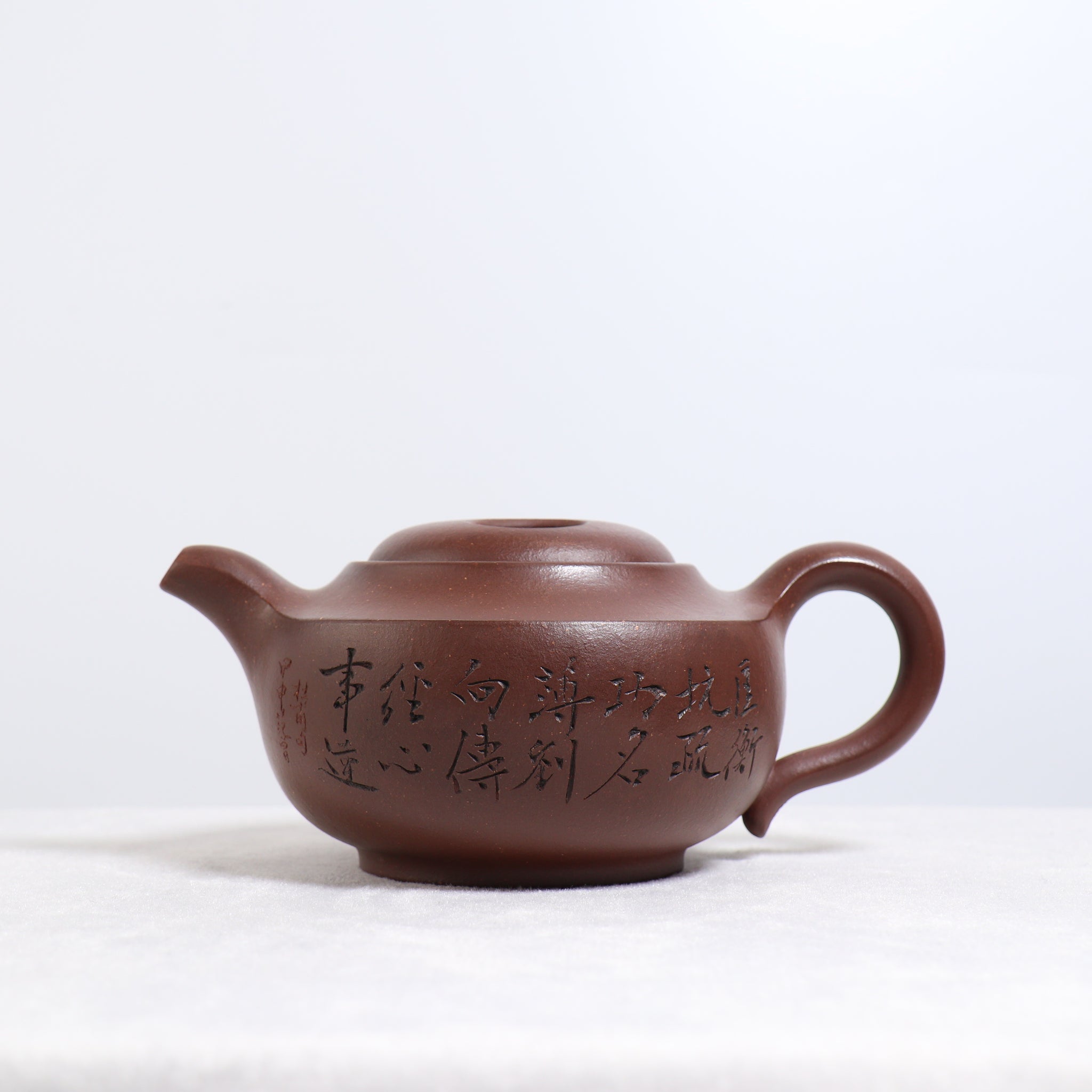 【四方牛蓋】紫玉金砂書法紫砂茶壺