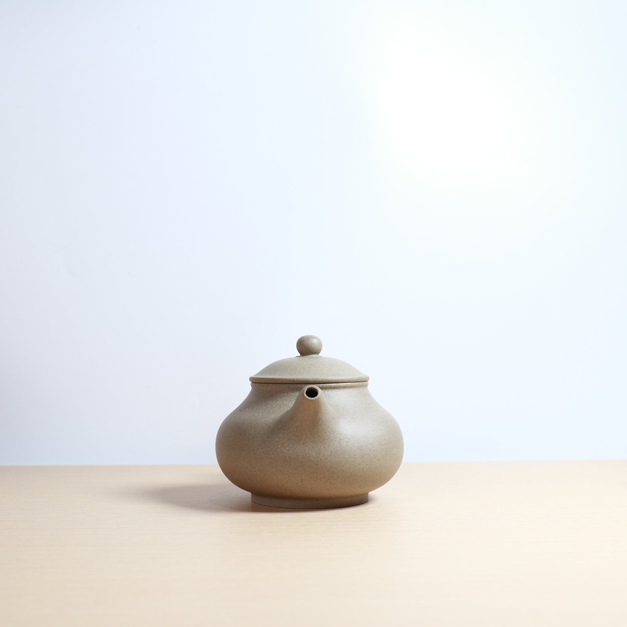 [Pan Hu] Classic purple sand teapot made of raw ore green ash mud