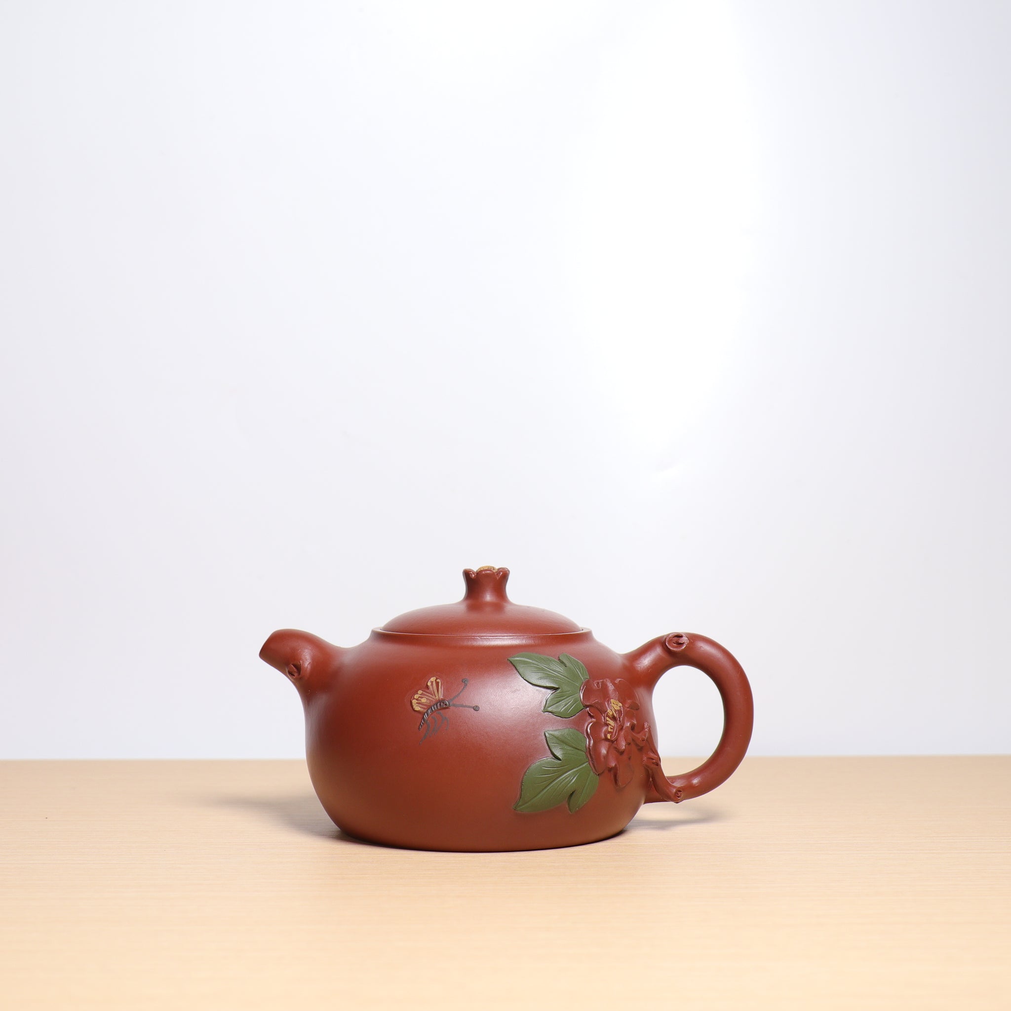 【蝶戀花】朱泥大紅袍綠葉貼花紫砂茶壺