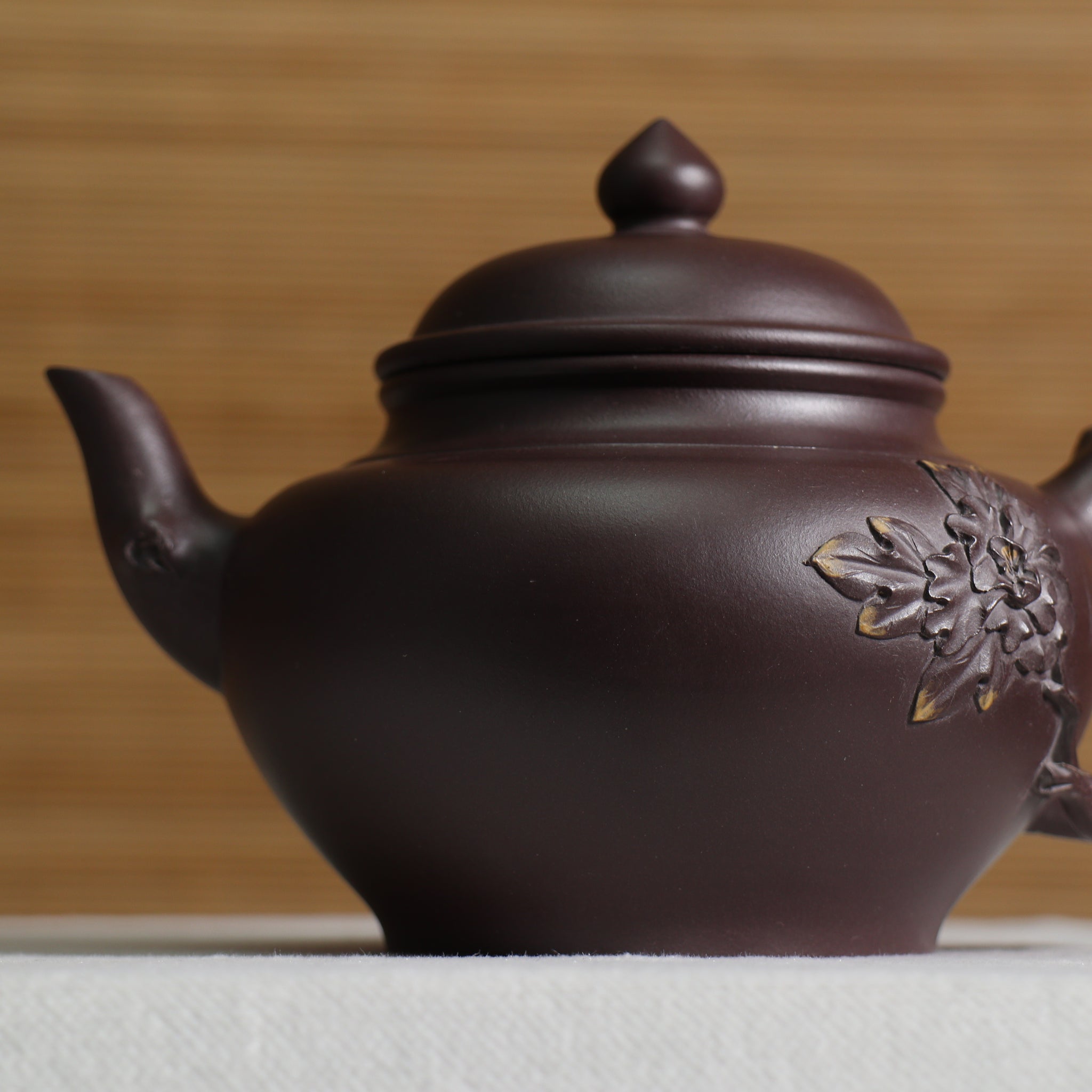 （已售出）【報春】紫茄泥貼花紫砂茶壺